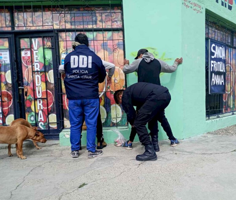 detienen-a-dos-hombres-que-robaron-un-tanque-de-agua