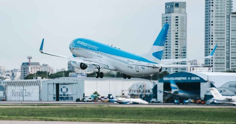 aerolineas-argentinas-abrio-un-proceso-de-retiro-voluntario-para-8-mil-empleados
