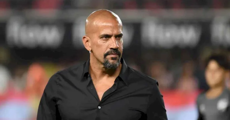 veron-critico-a-la-afa-por-el-escandalo-del-futbol-femenino:-un-contrato-no-te-hace-profesional-si