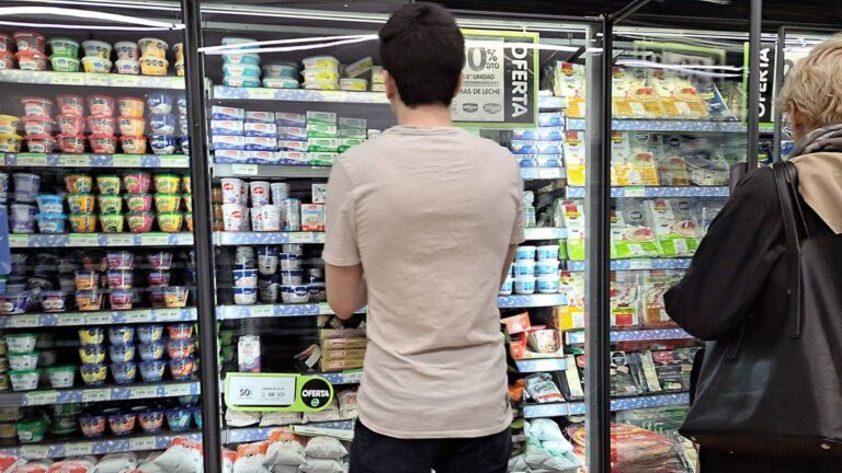 La expectativa de inflación para los próximos 12 meses bajó al 45%