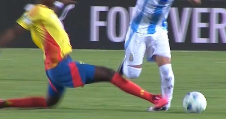 El Diablito Echeverri, entre el gol del empate ante Colombia y una patada criminal que recibió