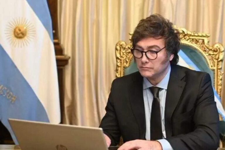 Milei publicó un artículo explicando que Argentina no enfrenta un ‘atraso cambiario’
