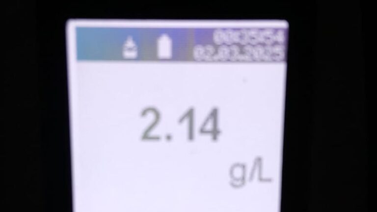 Secuestran vehículos a dos conductores alcoholizados