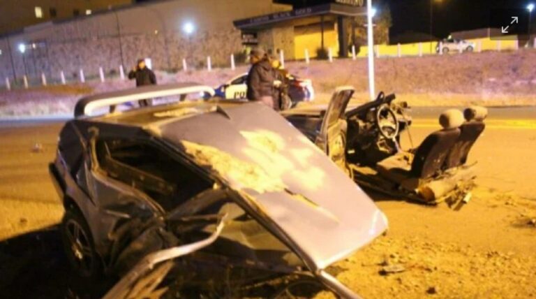 Grave accidente en la Ruta 40: tres personas resultaron heridas y un auto se partió a la mitad