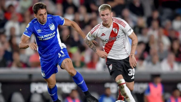 El ida y vuelta entre Gallardo y Mastantuono que no se vio en el triunfo de River: «Te saco?»