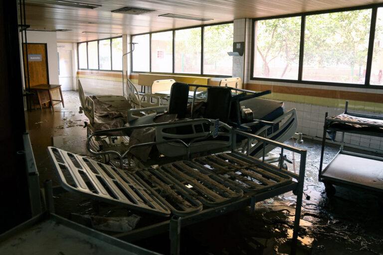 «Sacábamos a los bebés con las cunas por el techo»