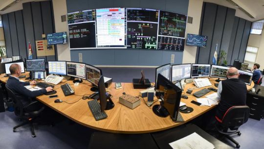 El Gobierno aprobó un plan para que Edenor y Edesur regularicen su deuda con CAMMESA