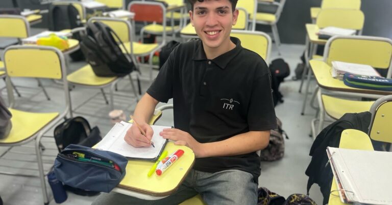 La historia de Angelo, el chico cordobés al que una foto en la calle le cambió la vida