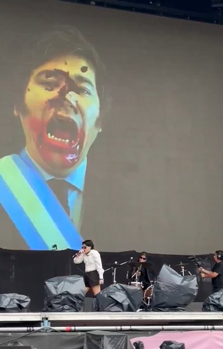 Fuerte polémica por la imagen «diabólica» de Milei en el Lollapalooza