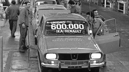 La decadencia socioeconómica argentina, de Perón a Kirchner y Milei