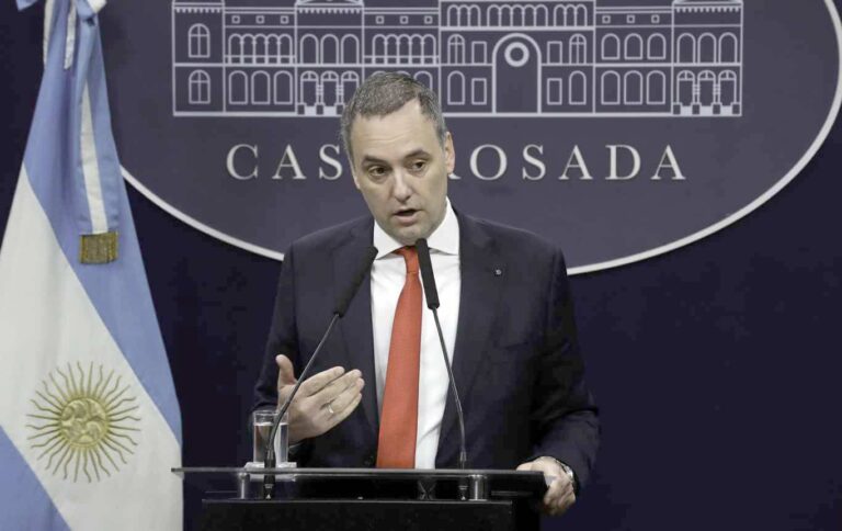 Manuel Adorni será candidato a legislador porteño