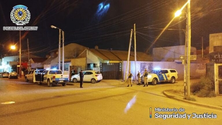 Dos hombres quisieron robar un auto en el San Cayetano