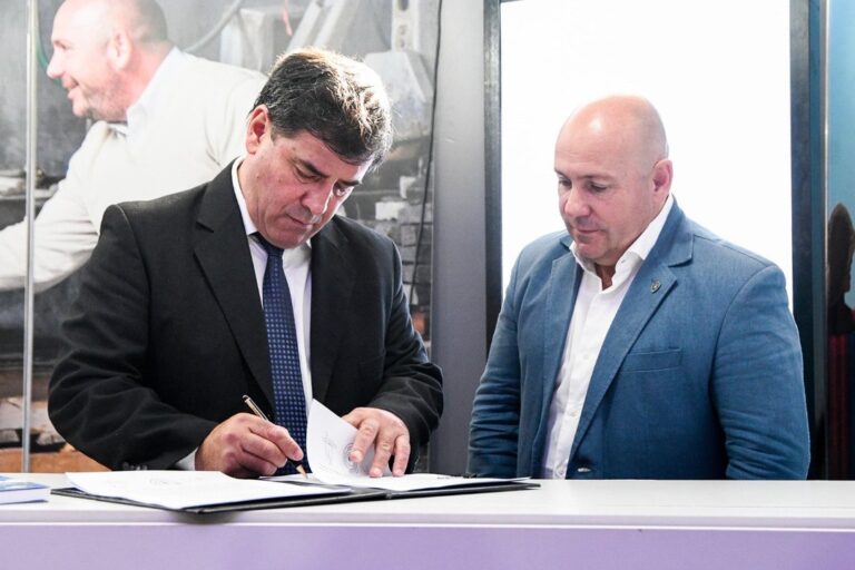 Gustavo Sastre firmó un convenio para acelerar mejoras en el sector pesquero