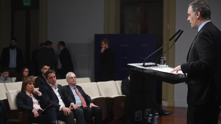 El Gobierno anunció un endurecimiento en la política migratoria