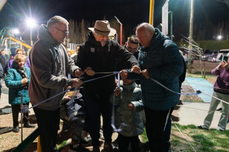 En su 35 aniversario, el Club Veteranos de Laprida inauguró nuevas luminarias