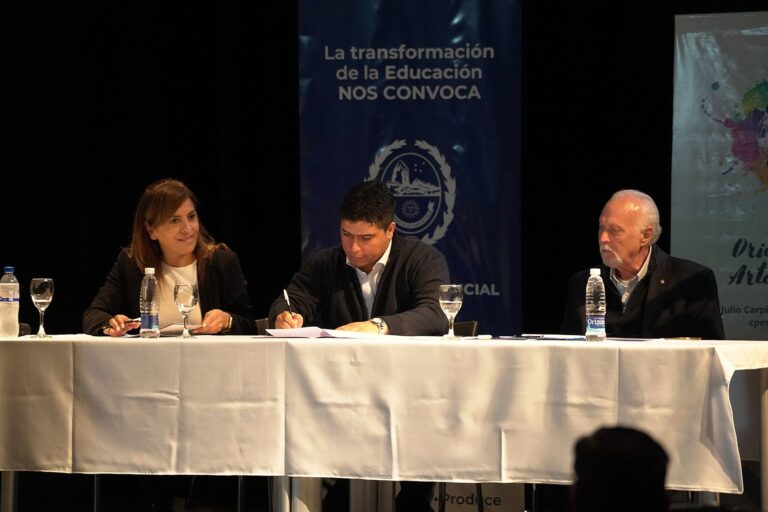 Vidal: Este Gobierno asume nuevamente el compromiso con la educación