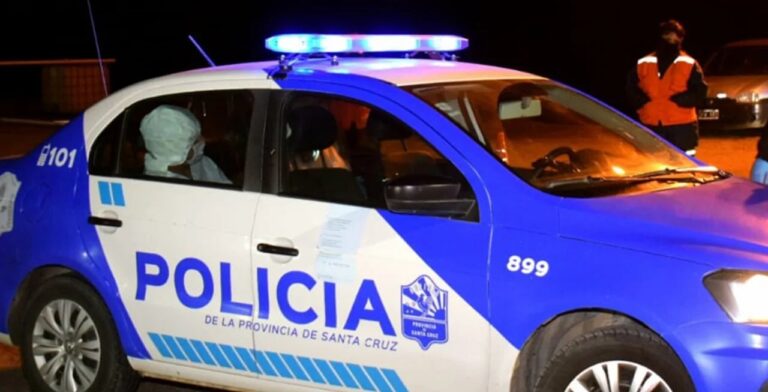 Persecución en Caleta Olivia: chocaron un patrullero, hirieron a un policía y fueron detenidos