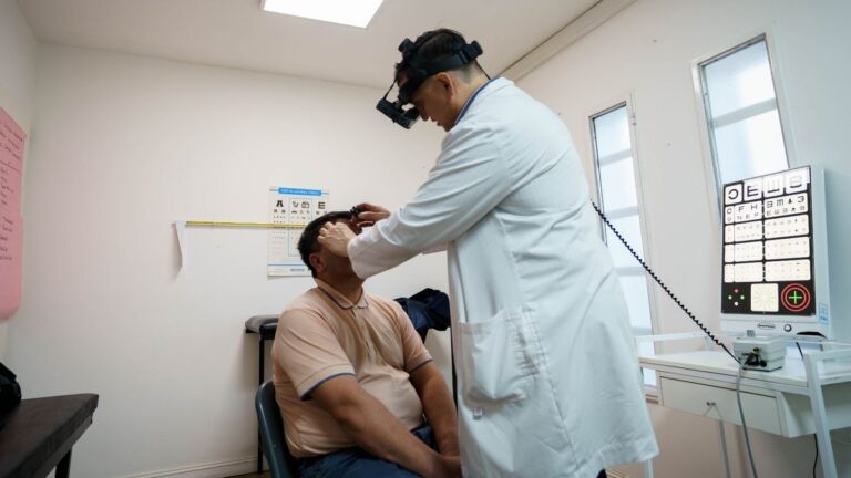 Controles oftalmológicos y prevención de enfermedades crónicas en Fracción 14