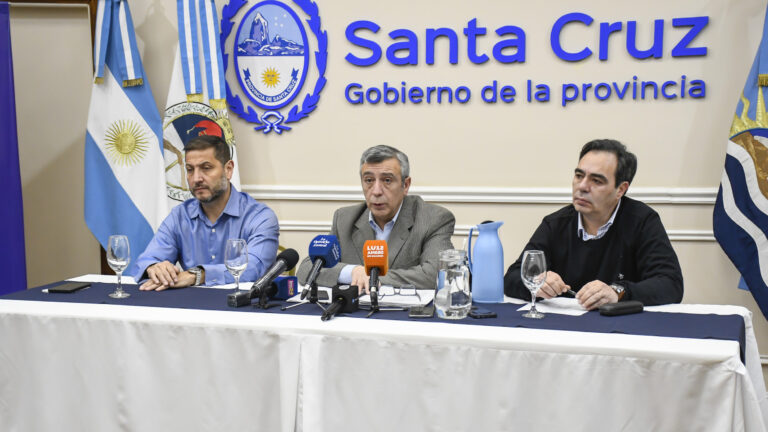 Santa Cruz recibe fondos del acuerdo con YPF tras la cesión de áreas petroleras