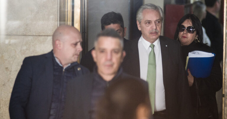 Alberto Fernández ya declara en Comodoro Py en la causa de corrupción en los seguros