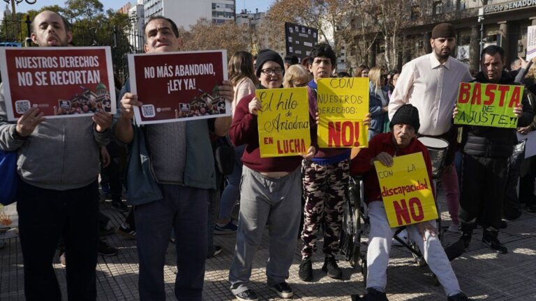 Masiva concentración en Congreso en reclamo de la sanción de la Emergencia en Discapacidad