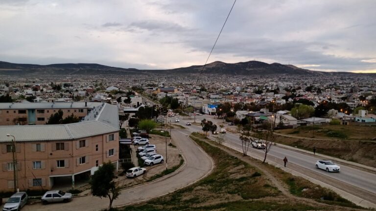 Lunes con cielo nublado, máxima de 15C y vientos de hasta 60 km/h en Comodoro