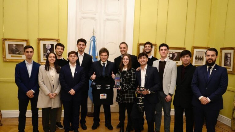 Javier Milei recibió a los argentinos campeones del «Mundial de la Ciencia» de la NASA