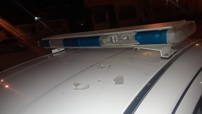 Un adolescente demorado por daños a un patrullero