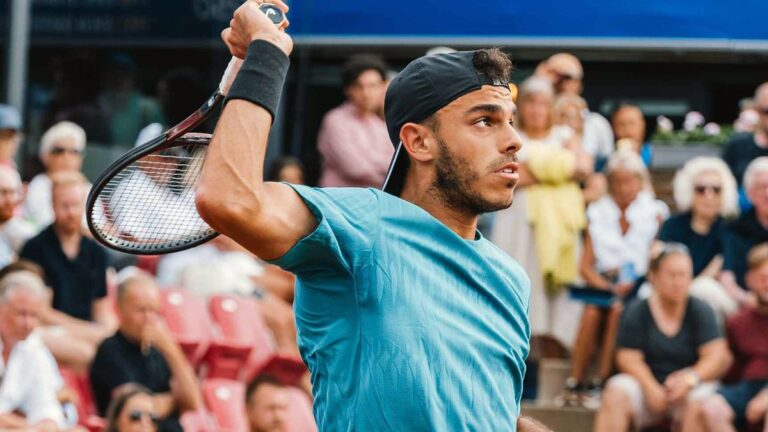 Los argentinos Francisco Cerúndolo y Camilo Ugo Carabelli avanzaron a semis del ATP de Suecia