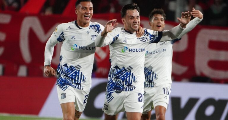 Tevez volvió a Avellaneda como DT de Talleres, le cortó a Independiente un invicto de 26 encuentros y todo  terminó en escándalo