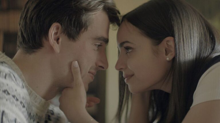 Nuevo estreno en Netflix: una mujer viaja a Oxford para estudiar pero se enamora de su profesor en el camino