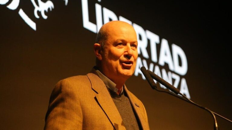 Federico Sturzenegger anunció la desregulación de la importación de electrodomésticos con un irónico mensaje