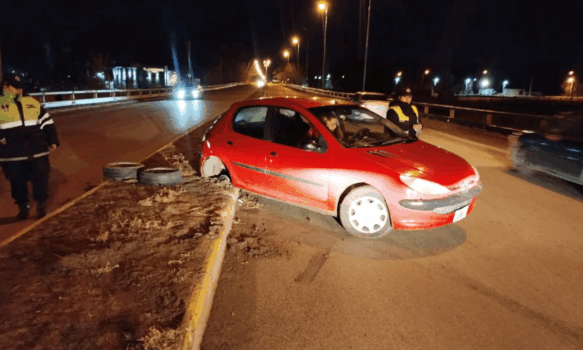 Joven al volante con alcoholemia positiva choca en Trelew