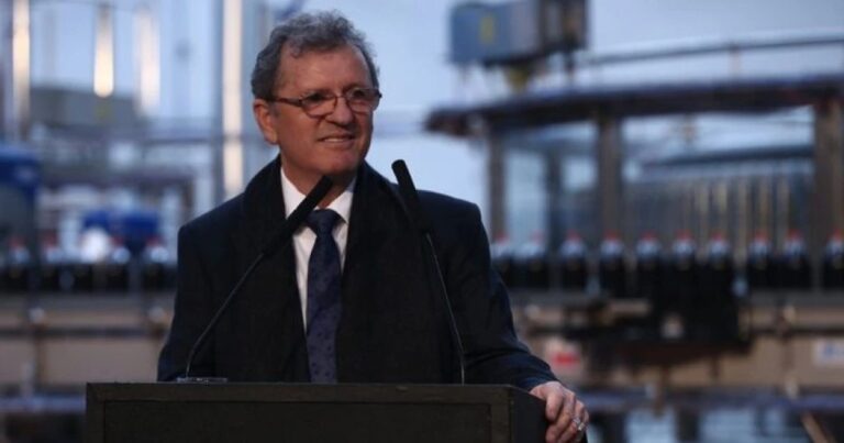 Un cuestionado empresario amplía sus negocios: el dueño de Manaos compró otra marca low cost