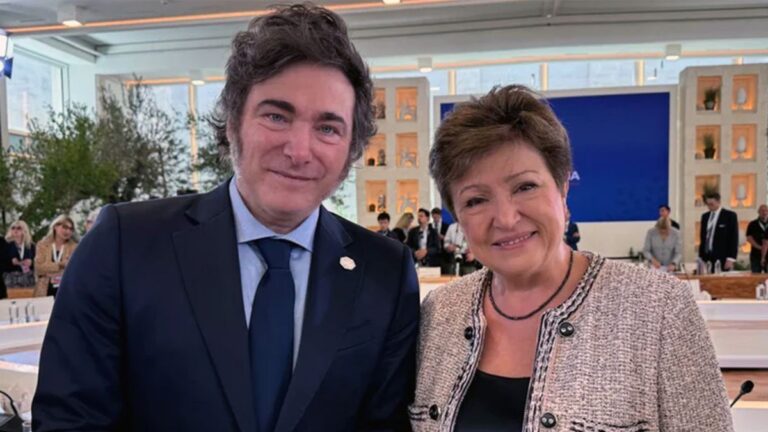 El FMI se juega a fondo por Javier Milei: flexibilizó las metas que el Gobierno debe cumplir