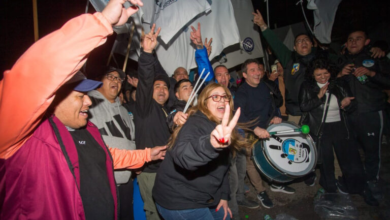 Luque en Trelew: El peronismo está de pie