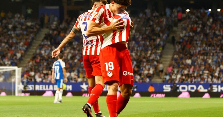 El espectacular golazo de Julián Álvarez para el Atlético de Madrid en el estreno en la Liga de España: Espanyol se lo dio vuelta