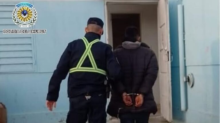 Al quererle robar, le provocó un corte en el cuello