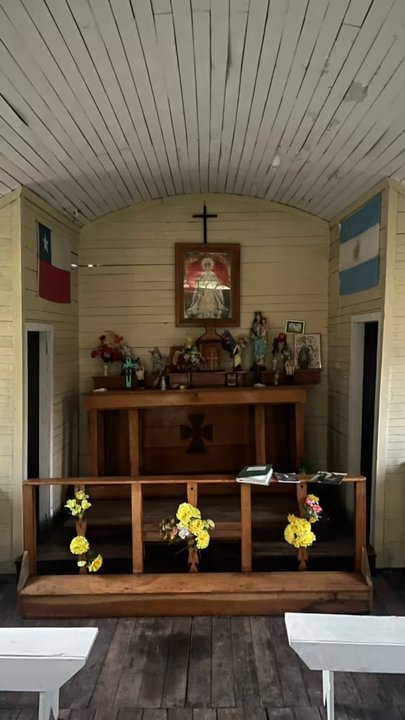 La capilla escondida en la frontera de Chubut que une a argentinos y chilenos una vez al año