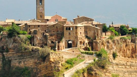 El pueblo italiano que podría desaparecer: la magia de Civita di Bagnoregio