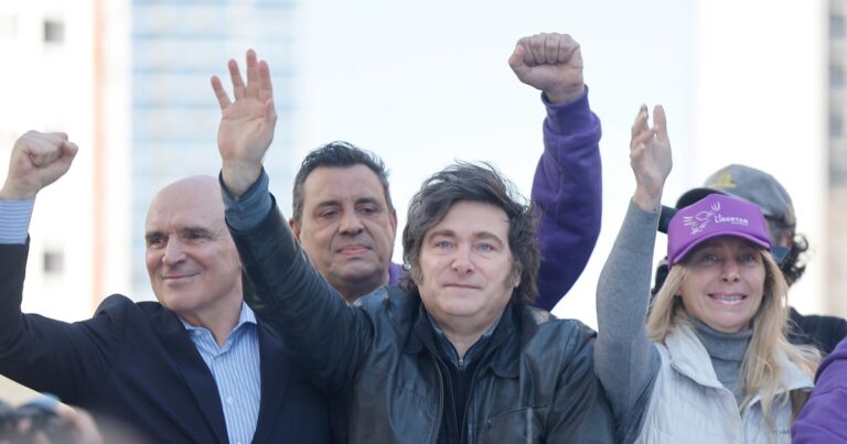 Tras el acto en Moreno, Milei viaja a Los Angeles, sin su hermana y sin escala para ver a Fátima en Las Vegas