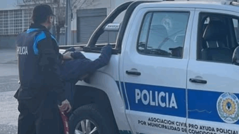 Amenazó al sereno para robar herramientas en una obra