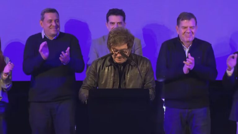 Milei respaldó a Martín Menem con una foto en redes sociales tras la derrota electoral en Buenos Aires