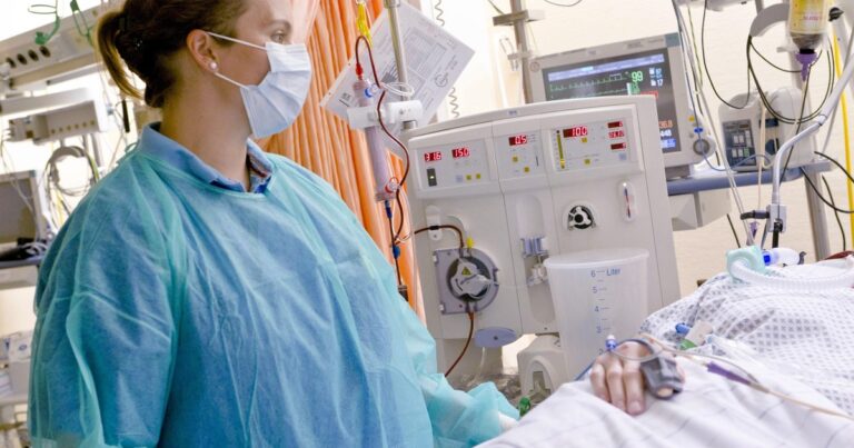 Crean un arma inédita para descubrir muy rápido qué bacteria ataca a un enfermo y darle el antibiótico adecuado