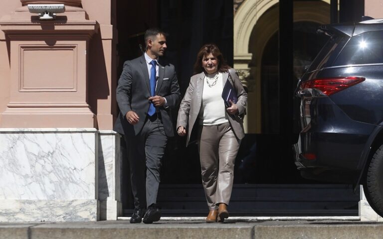 Patricia cae en las encuestas y ahora pide un acuerdo con Macri