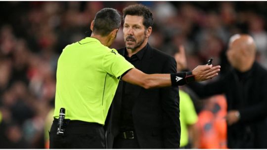 Diego Simeone, descontrolado: le gritaron un gol agónico en la cara, explotó de bronca y terminó expulsado