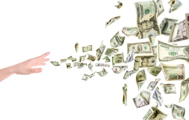 ChatPTS responde: qué es la fuga de capitales y cómo combatirla?