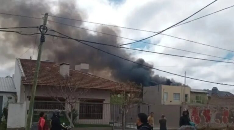 Explotó un depósito clandestino de pirotecnia en una zona urbana patagónica: una persona resultó herida
