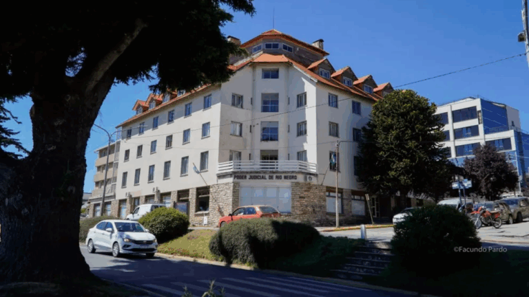 Un tribunal detectó 26 fallos falsos en escritos de abogados y sospechan uso de IA