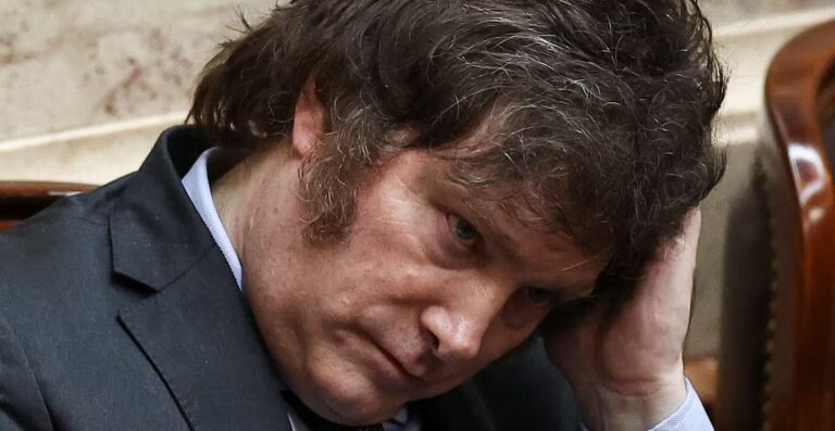 Milei de mal en peor. Y si todo se derrumba?